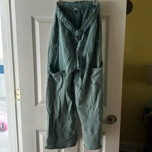 Easel size small green lounge pants